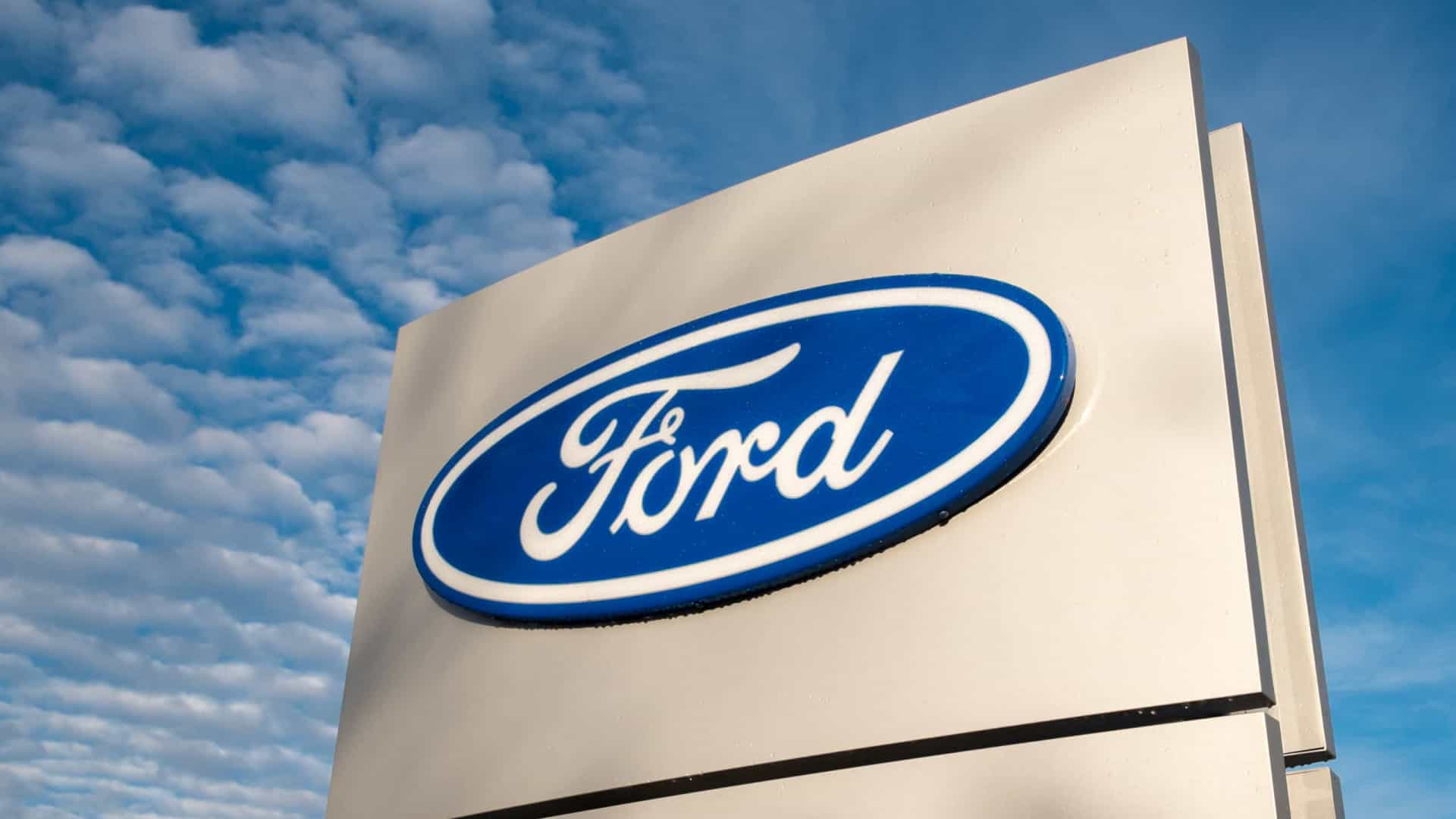 Ford suspende demissões e mantém negociação com trabalhadores