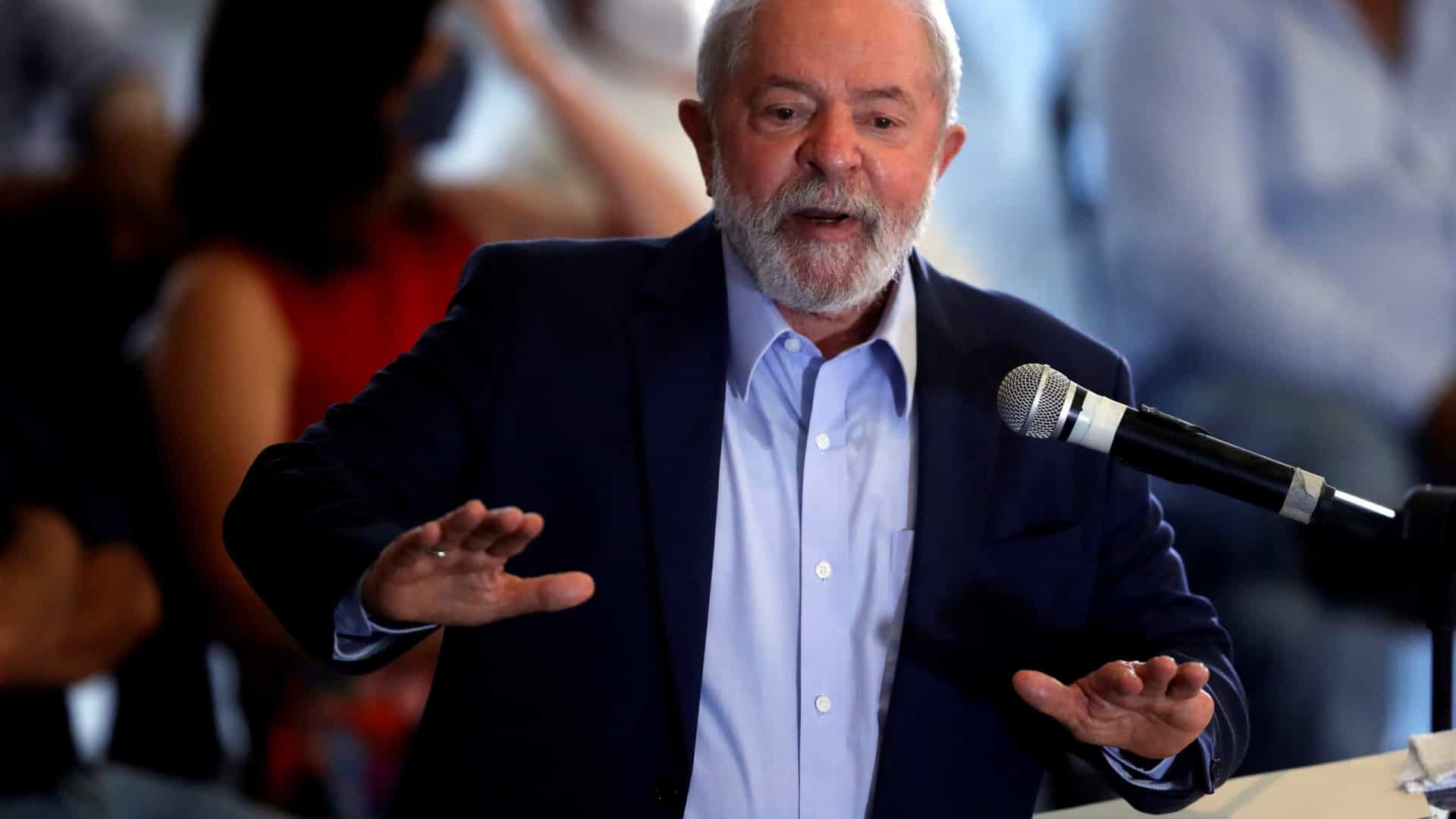 Lula admite candidatar-se à Presidência caso PT e aliados concordem