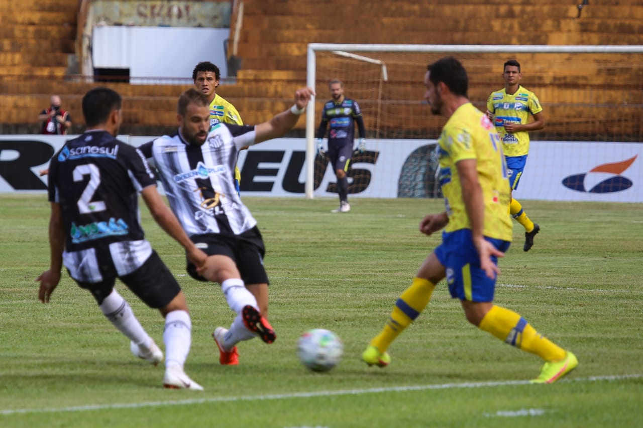 Jogando em casa, time do Dourados venceu Operário de Campo Grande