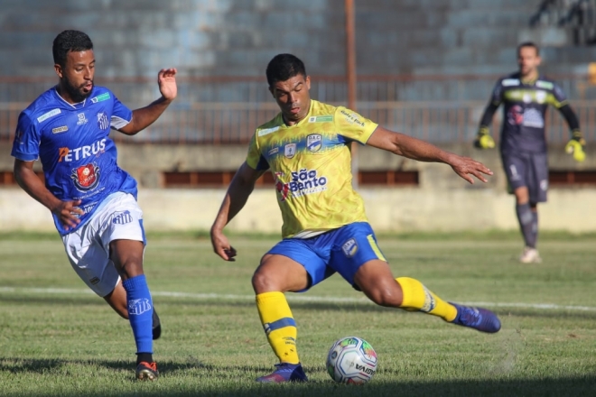 Dourados AC estreia no Estadual vencendo o Aquidauanense