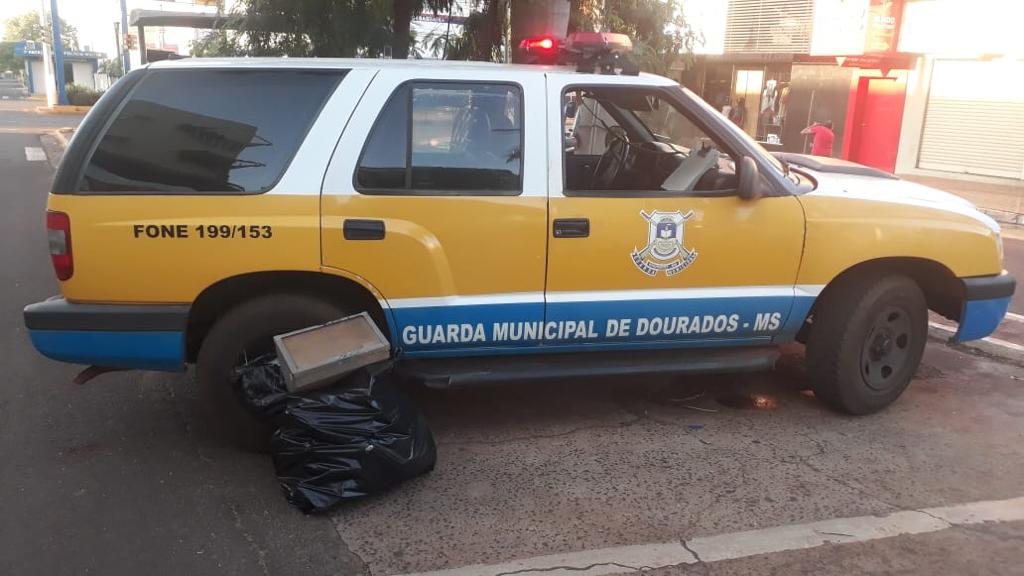 Equipe da Guarda Municipal prende homem com fios furtado no centro de Dourados