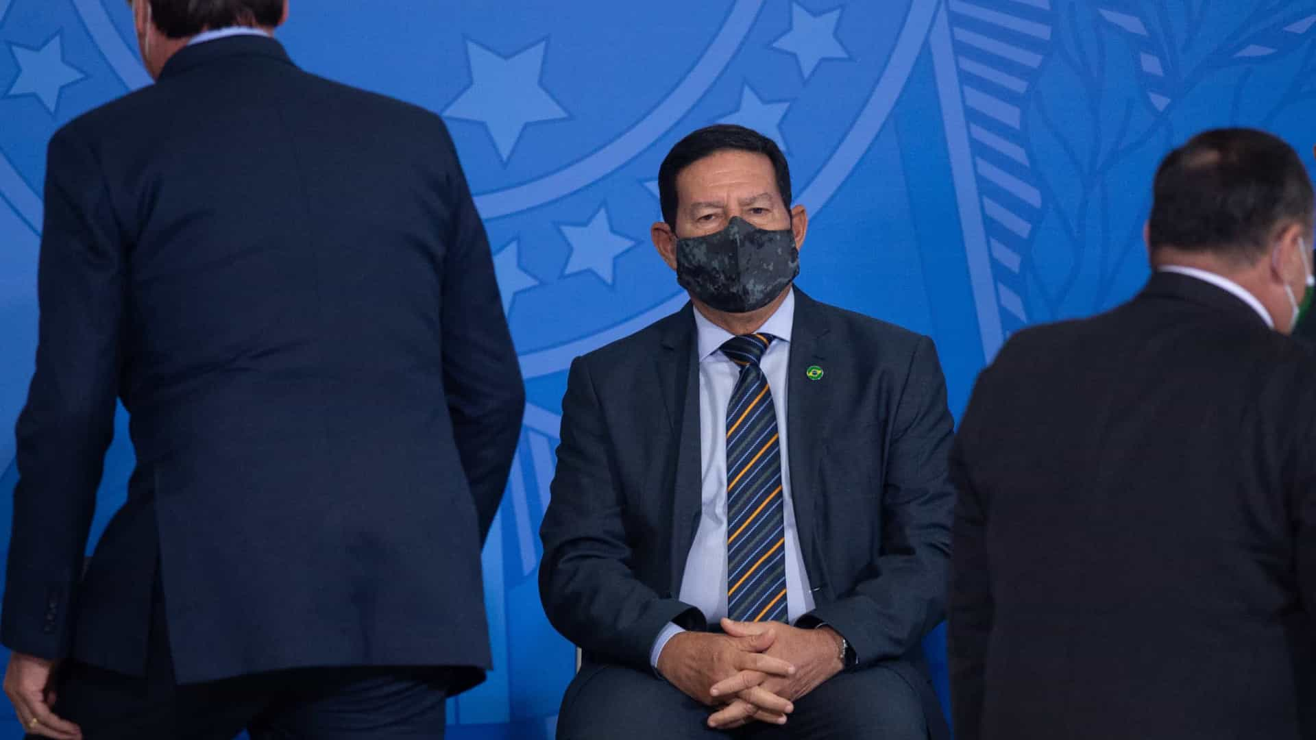 ‘Nós nunca brigamos’, diz Mourão após se reunir com Bolsonaro