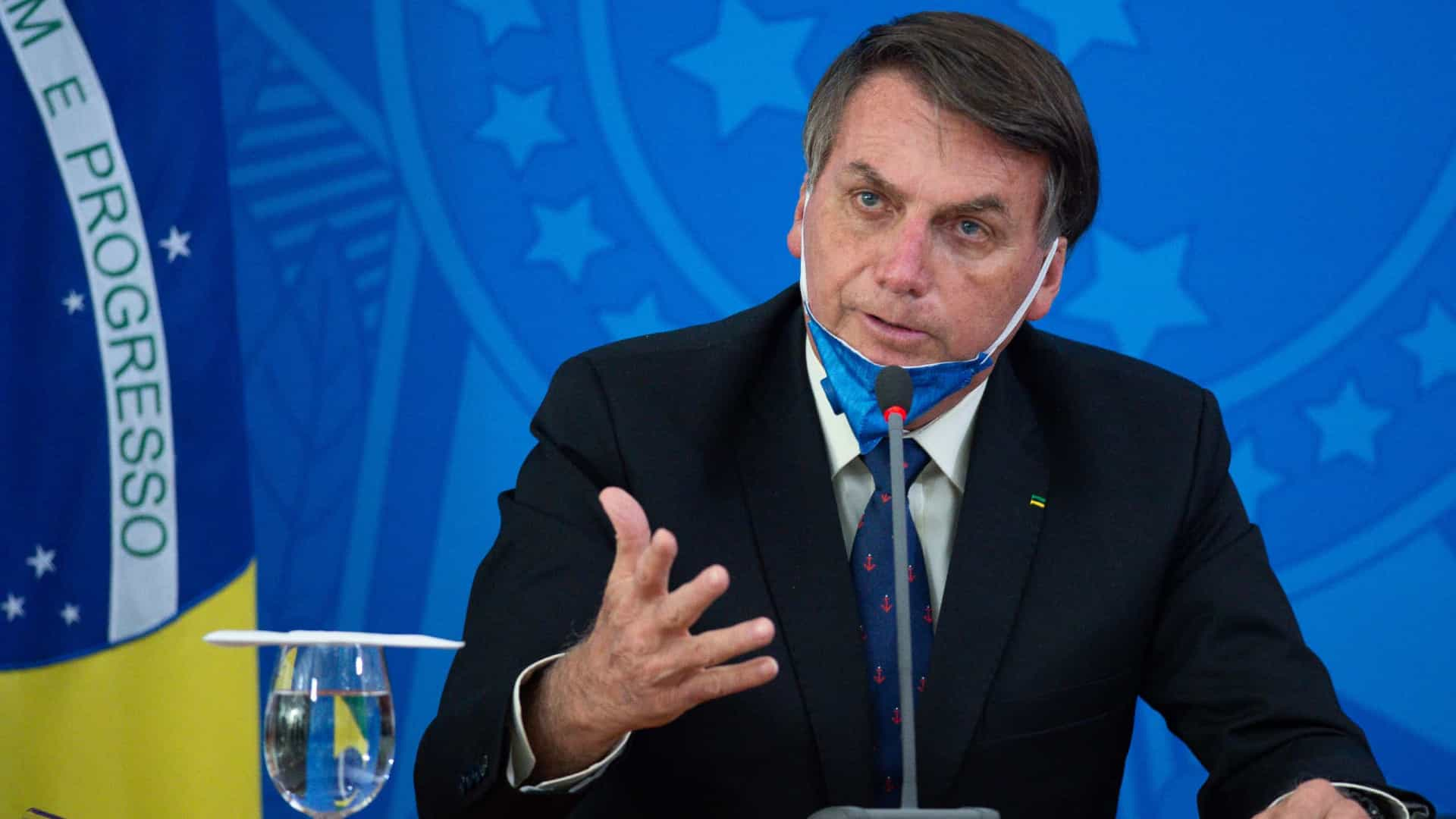 Bolsonaro contradiz fatos e diz que nunca se referiu à covid-19 como ‘gripezinha’