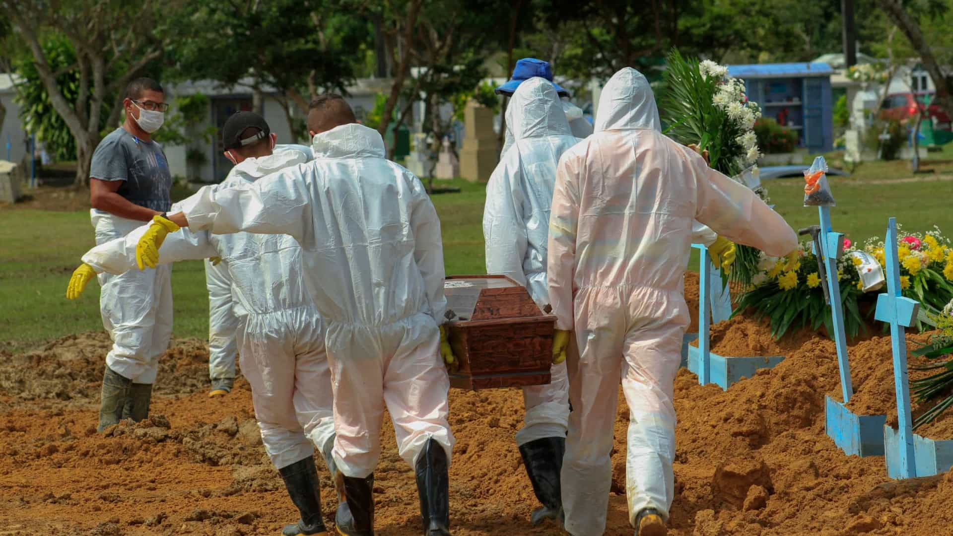 Brasil registra novo recorde diário com 3.650 mortes por covid-19