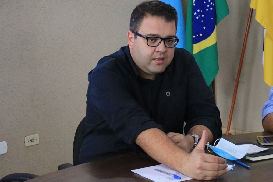 Prefeitura acata decreto estadual, mas libera academias