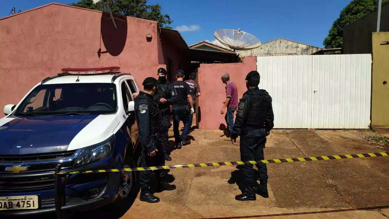 Após receber amigos, homem é encontrado morto em quarto de quitinete