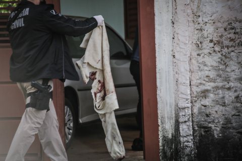 Bandidos brigam durante assalto à casa e um é baleado em Campo Grande