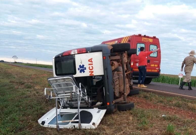 Festa de aniversário termina em tiroteio na fronteira. Ambulância tomba durante o socorro das vítimas