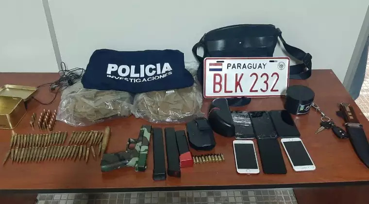 Polícia apreende armas e munições em buscas a autores de triplo homicídio