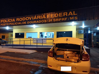 Casal é preso pela PRF transportando droga em veículo de aplicativo em Dourados