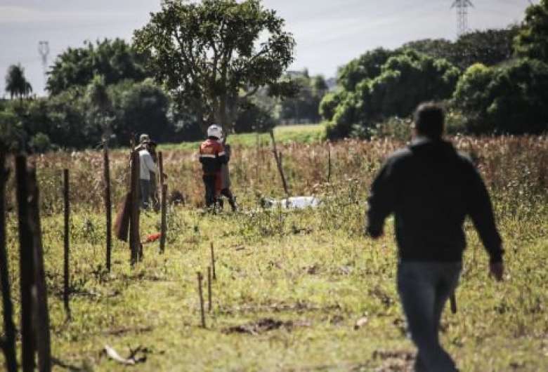 Homem é assassinado a tiros por dupla enquanto tomava tereré