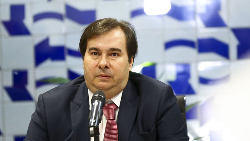 DEM decide expulsar Rodrigo Maia da sigla, diz Arthur Maia