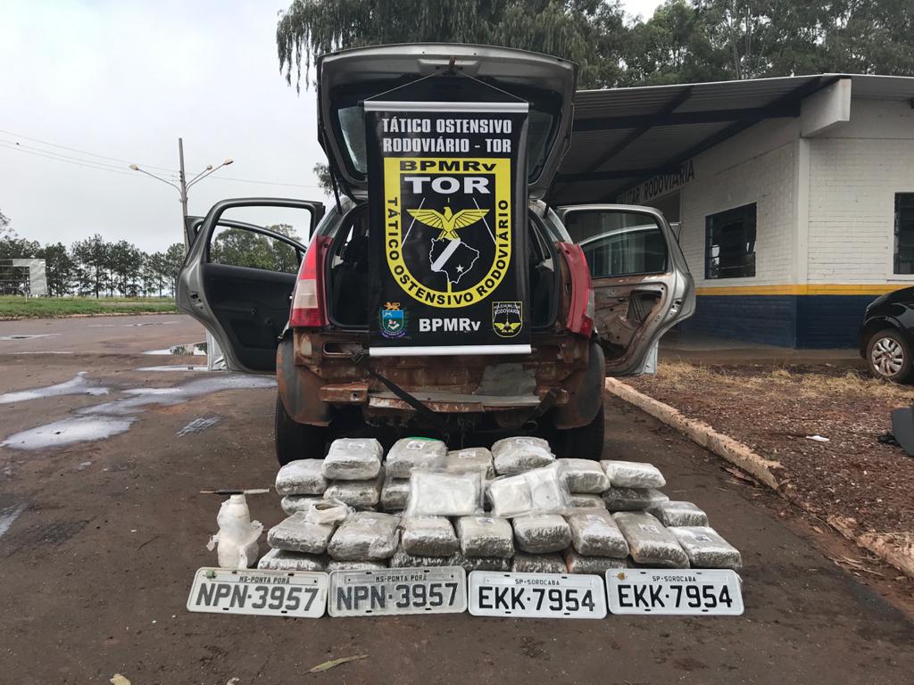 Tático da Polícia Militar Rodoviária apreende Skunk e Haxixe