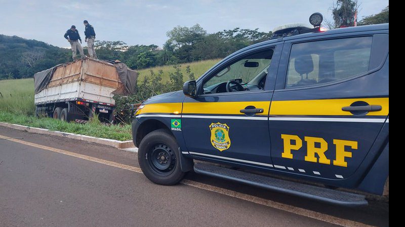 Contrabandista se joga de caminhão em movimento ao ser perseguido pela PRF em rodovia