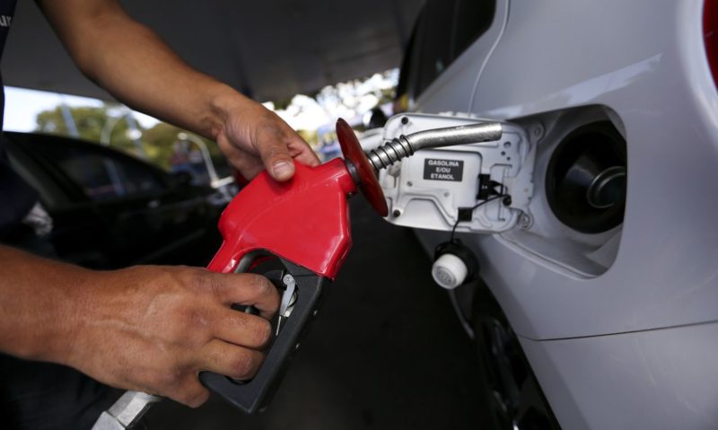 Preço da gasolina tem alta de 5,75% com relação ao mês de maio, aponta Procon