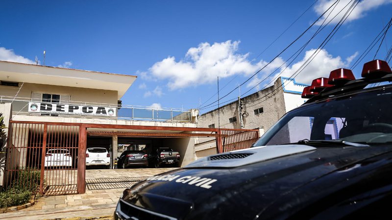 Ao voltar para casa mãe descobre que filha fugiu após ser abusada por padrasto