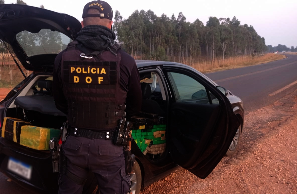 DOF apreende veículo com mais de 400 quilos de maconha em Dourados