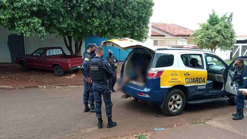 Guarda Municipal prende foragido da Justiça que rondava residência