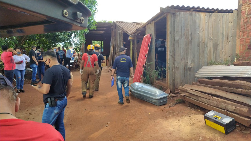 Homem mata a mulher e a filha e mora com corpos por quatro meses