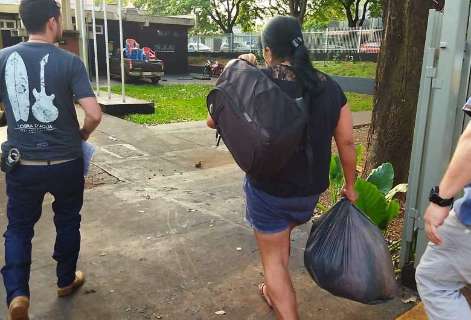 Mãe de santo e filha que tramou a morte do pai são levadas para presídio