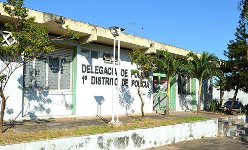 Mulher entrega bilhete com pedido de socorro para funcionária de banco e marido é preso