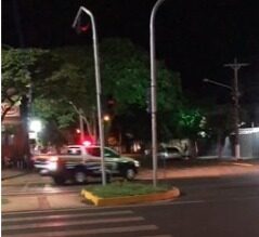 PM persegue ‘cinquentinha’ no centro de Dourados e populares filmam ação