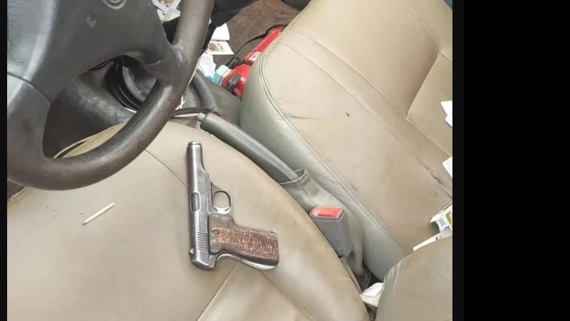 Pistola de criminosos que mataram pai e filho em MS é deixada para trás; suspeitos foram identificados