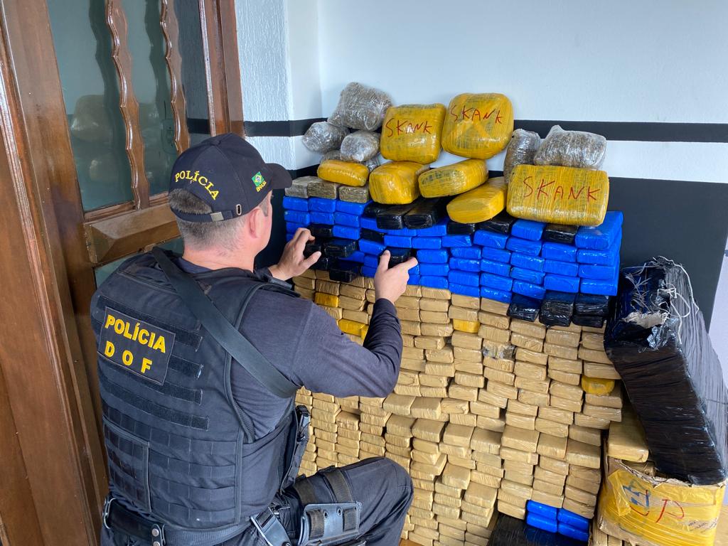 Dupla é presa pelo DOF com mais de 300 quilos de drogas na BR-163