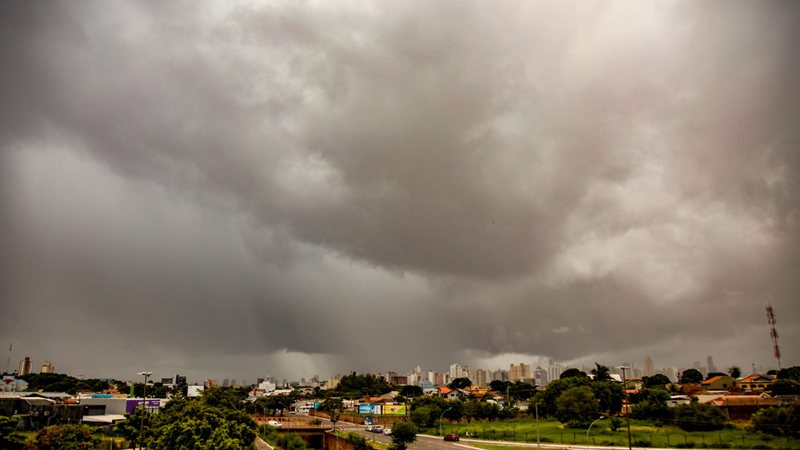 Inmet emite alerta de temporal para 23 municípios de MS nesta segunda-feira