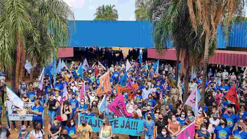 Professores de Dourados querem 33,24% de reajuste e anunciam greve para segunda-feira