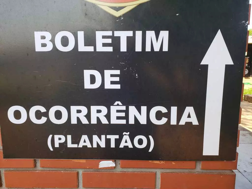 Armado com faca, homem tenta invadir residência da própria irmã em MS