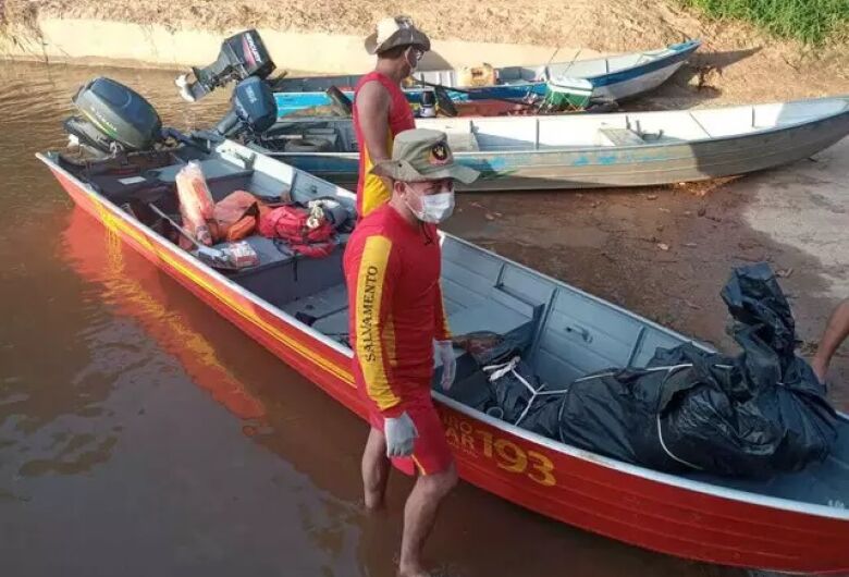 Bombeiros localizam corpo de pescador que caiu no Rio Taquari