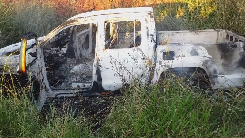 Caminhonete usada em chacina é encontrada queimada no rodoanel de Ponta Porã