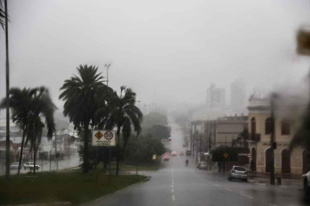 Semana de páscoa terá nova frente fria com chuvas e temperaturas amenas