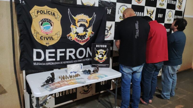 Homens são presos pela Defron com armas, munições e cocaína