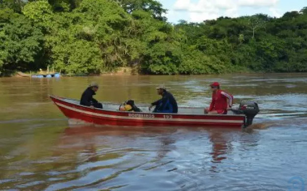 Pescador cai de barco e desaparece no rio Taquari, em Coxim