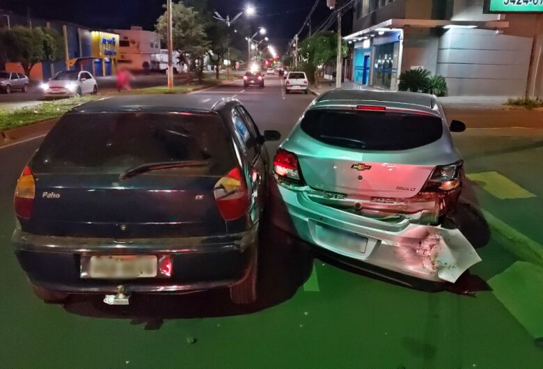 Motoristas bêbados causam acidentes e são presos em Dourados