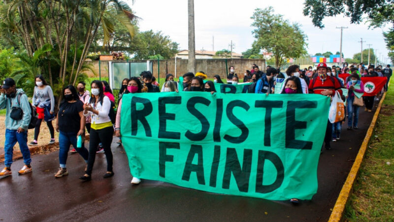 Estudantes da UFGD protestam contra ameaça de fechamento de cursos