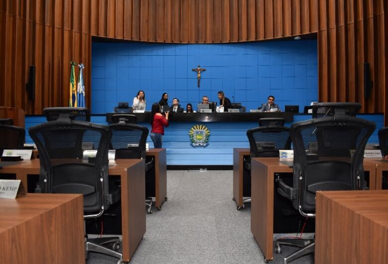 Deputados devem votar proposta que ajuda prefeitos na regularização de dívidas