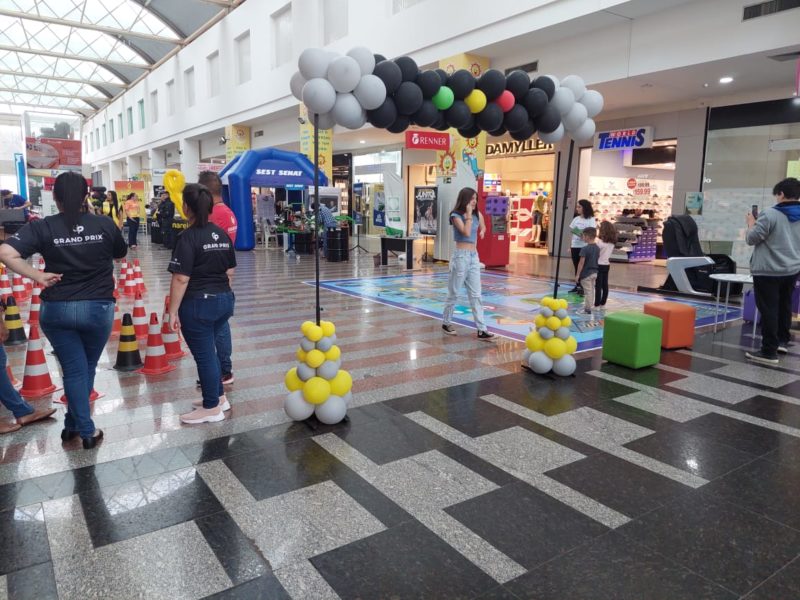 Prefeitura realiza ações sobre educação no trânsito no Shopping Avenida Center