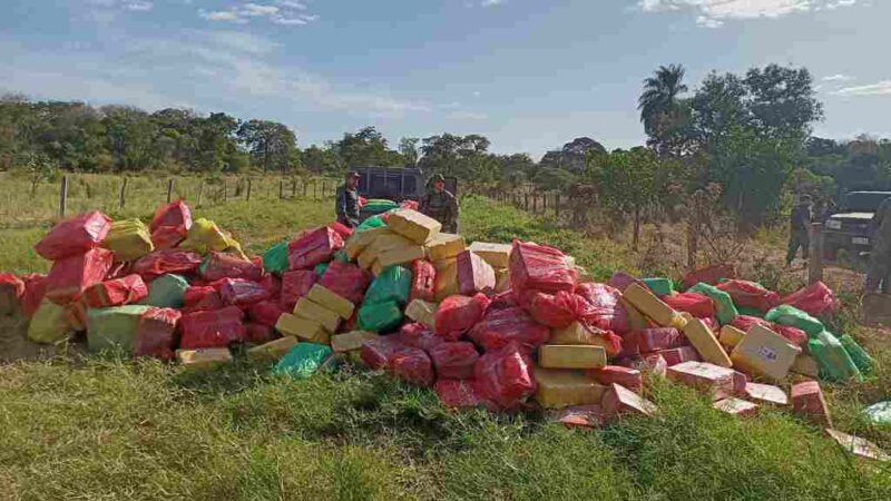 Polícia descobre carga de maconha enterrada em fazenda na fronteira de MS