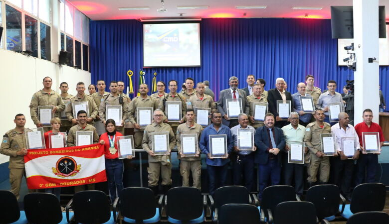 Câmara de Dourados presta homenagem ao Bombeiro Militar