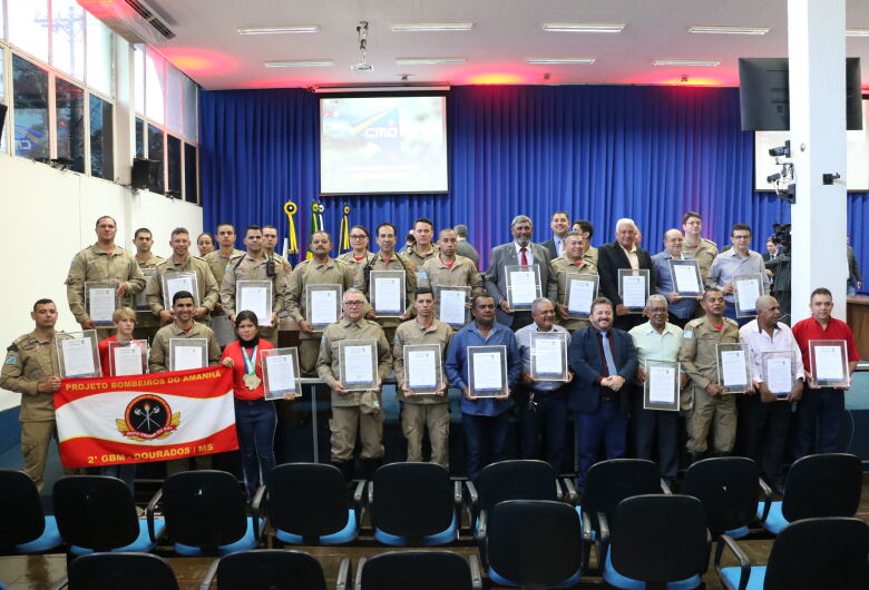 Câmara de Dourados presta homenagem ao Bombeiro Militar