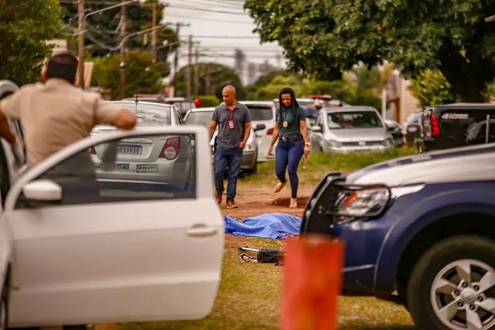 Após discussão, jovem é assassinado com 10 facadas no Jockey Club