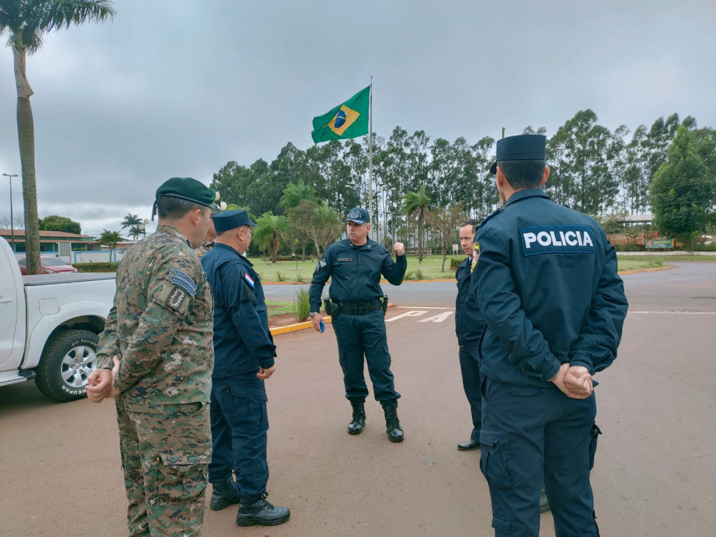 Brasileiro e outras 40 pessoas fortemente armados ‘caçam’ desafeto na fronteira