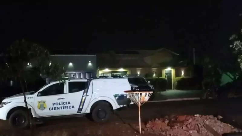 Criminoso invade residência, ameaça matar família, ataca policiais e acaba morto