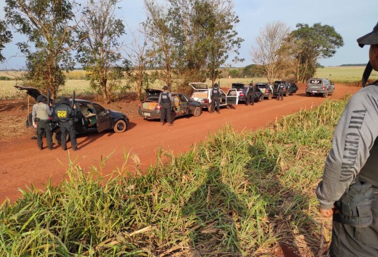 Comboio com 8 carros e mais de R$ 1,2 mi em mercadoria é interceptado pelo DOF