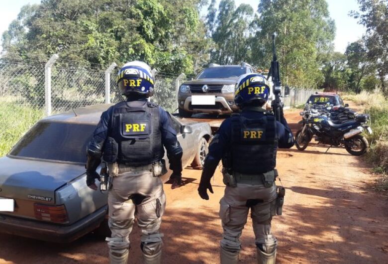 Polícia apreende mais de 2,7 t de droga e prende quadrilha após perseguição em rodovia