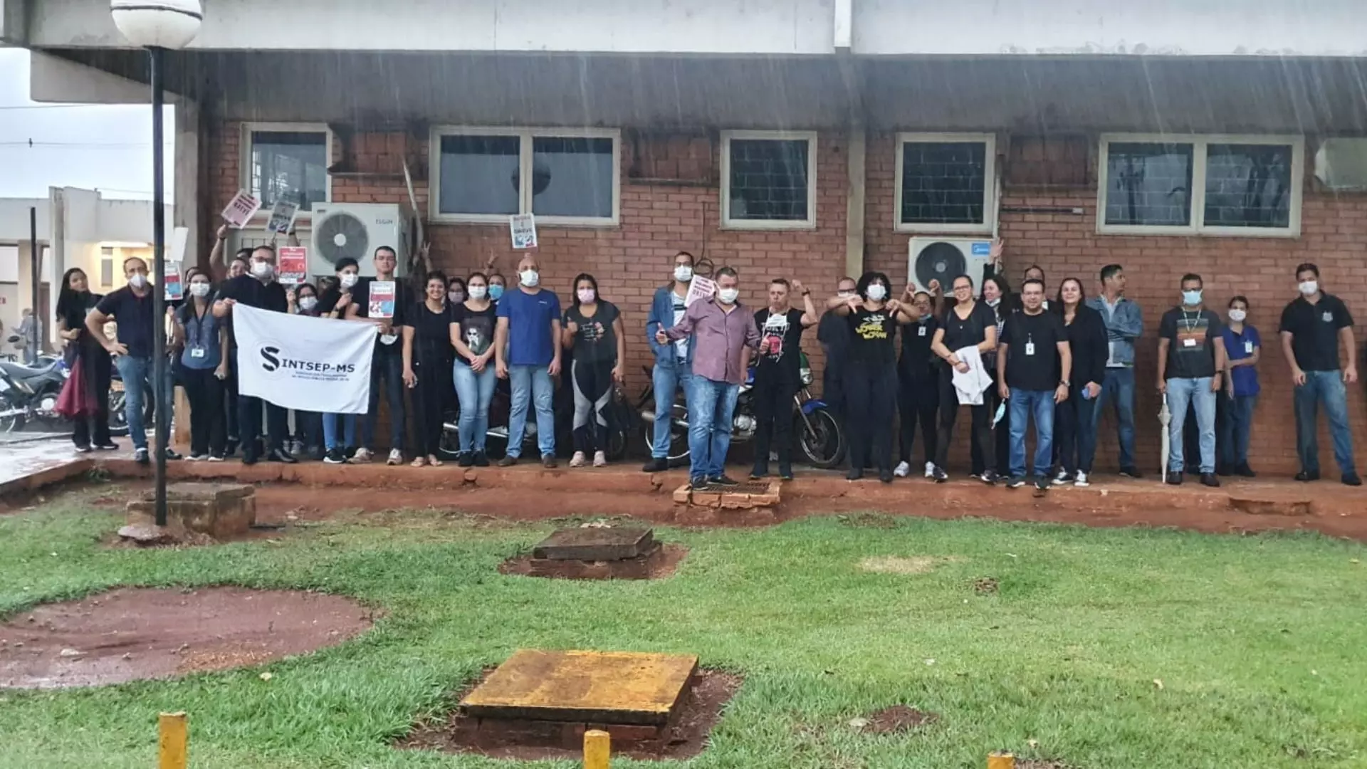 Sem acordo por reajuste de salário, trabalhadores do HU de Campo Grande entram em greve