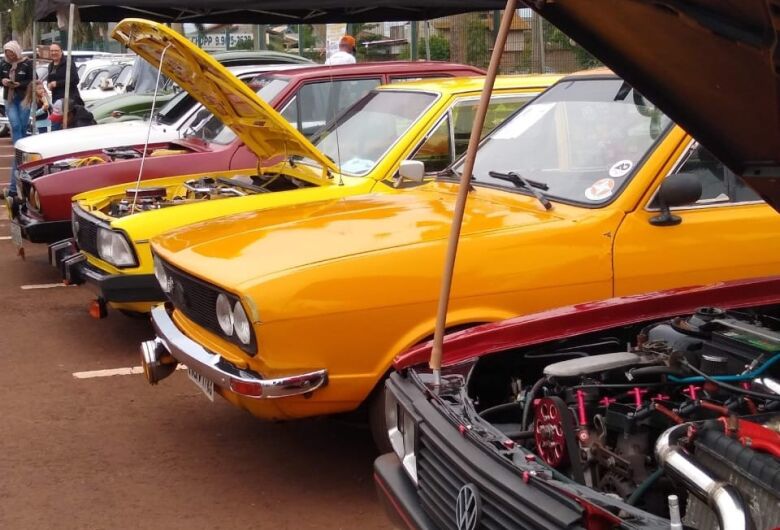 Exposição de carros antigos movimenta Centro de Convenções no final de semana